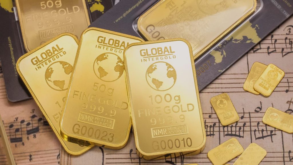 Gold prices rise close to record highs amid increased bets on Fed rate cuts. Discover the impact of dollar resilience and Trump speculations.