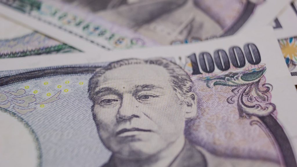 The yen weakens against the dollar as markets await crucial U.S. inflation data. Investors remain cautious about the global market.