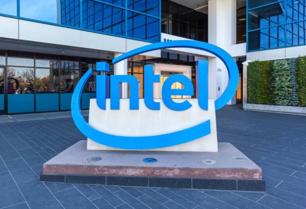 Intel（INTC）が2024年の初期予測が投資家の期待を下回ったことで下落しています。