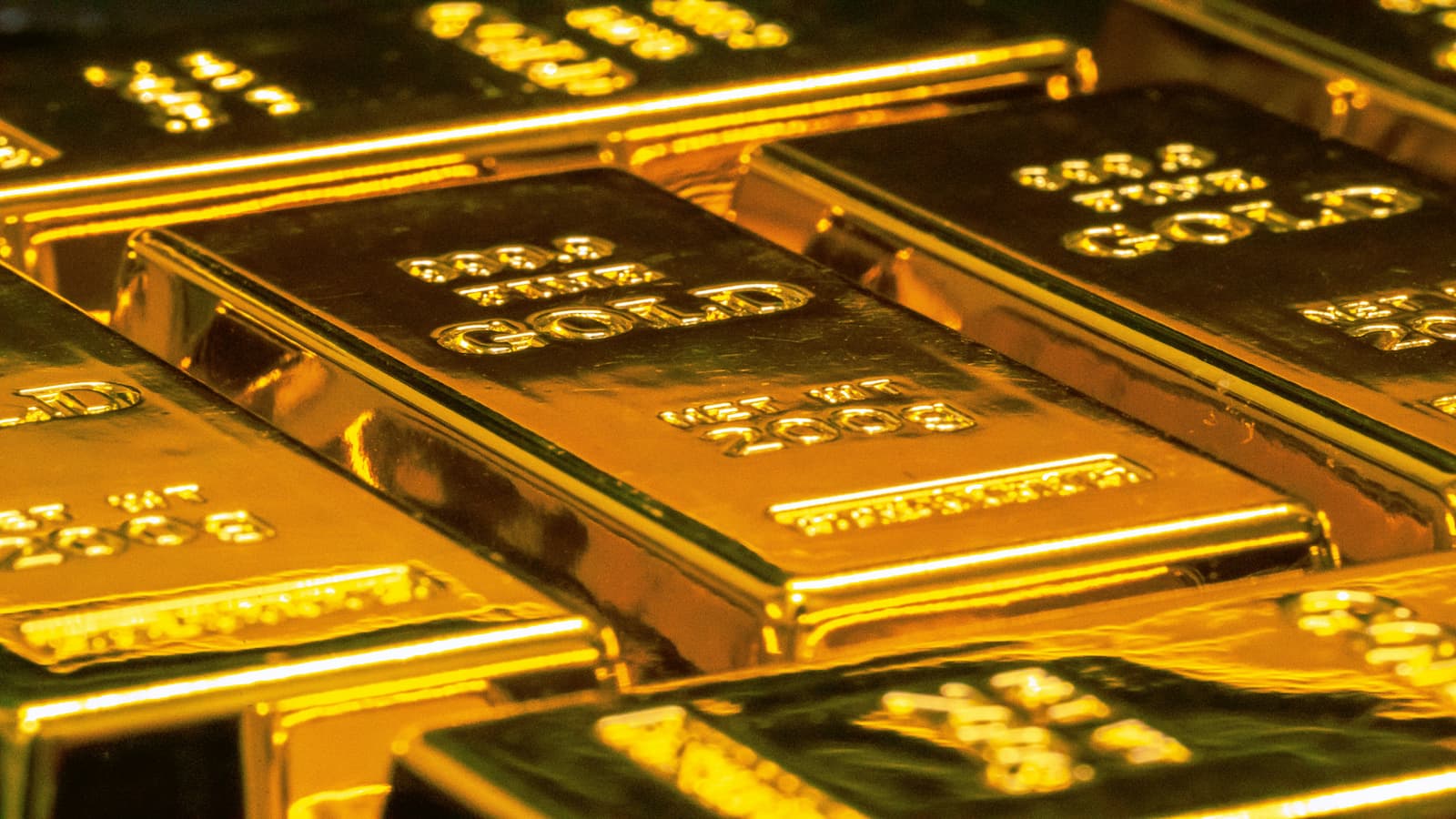 Gold Prices Surge Amid Fed Rate Cut Speculations and Geopolitical Tensions