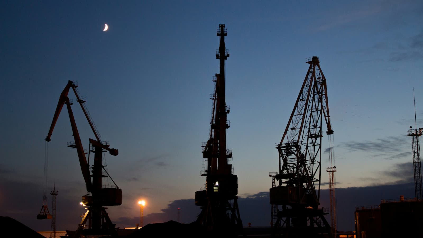 Oil Markets Rebound Amid Geopolitical Tensions and Demand Dynamics