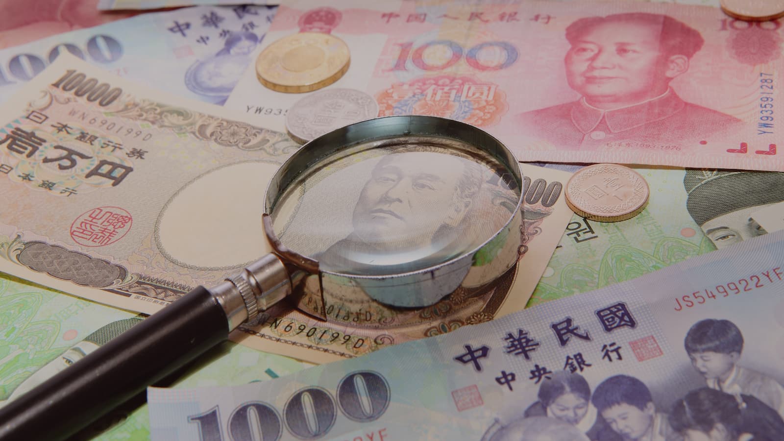 Asian Currencies Mixed Amid Global Economic Uncertainty